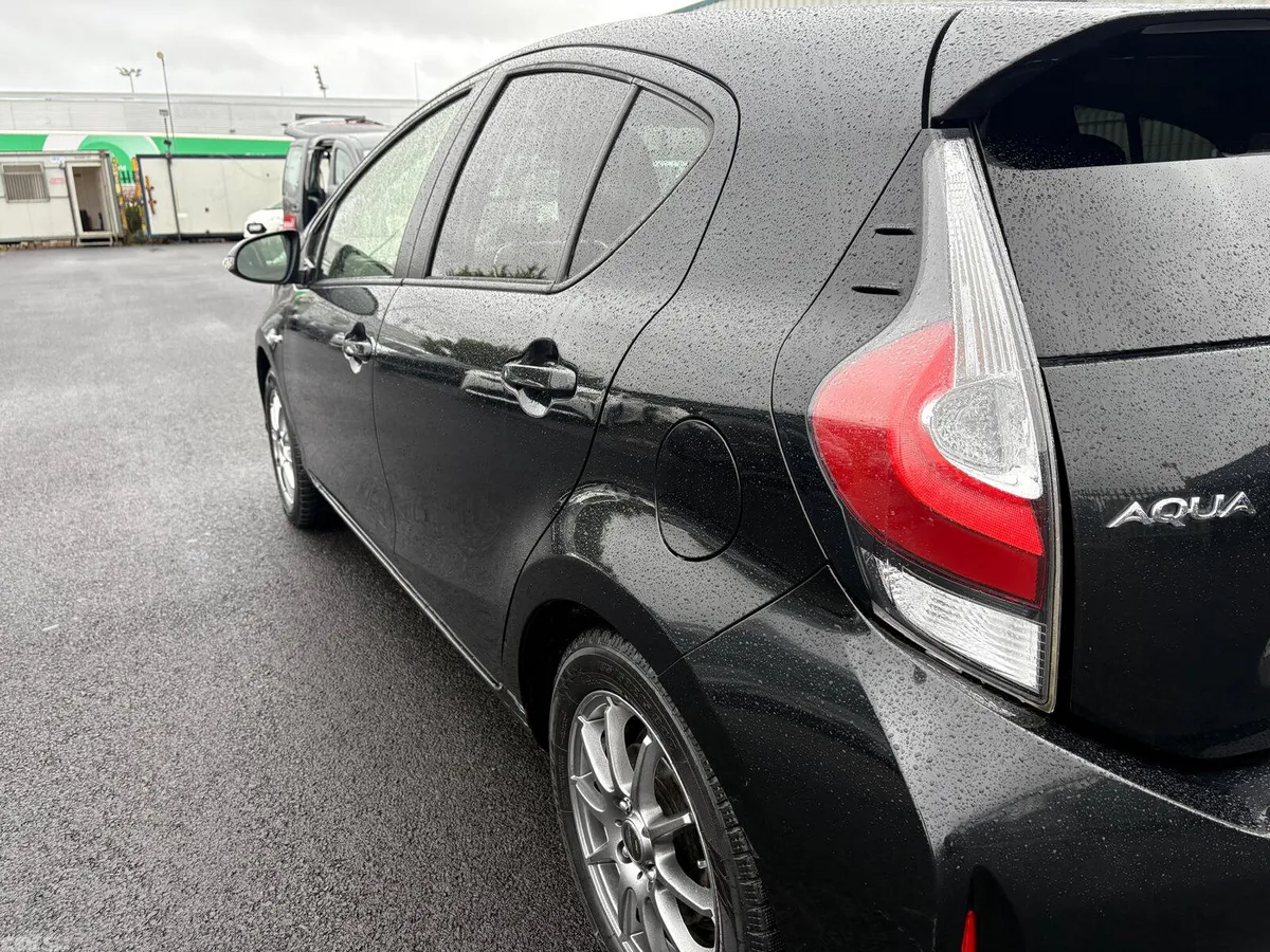 Toyota Aqua Hatchback, Petrol Hybrid, 2017, Black