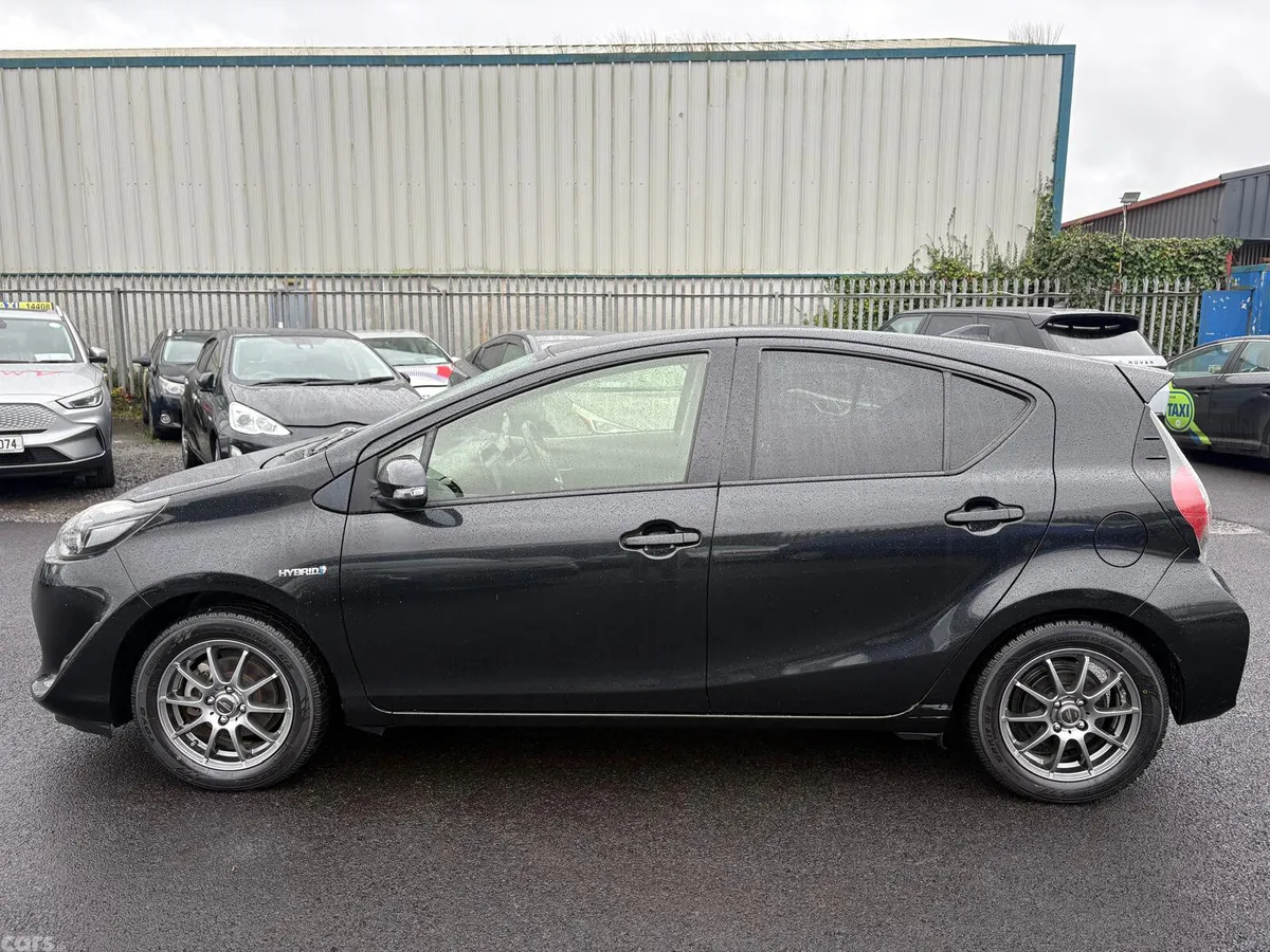 Toyota Aqua Hatchback, Petrol Hybrid, 2017, Black