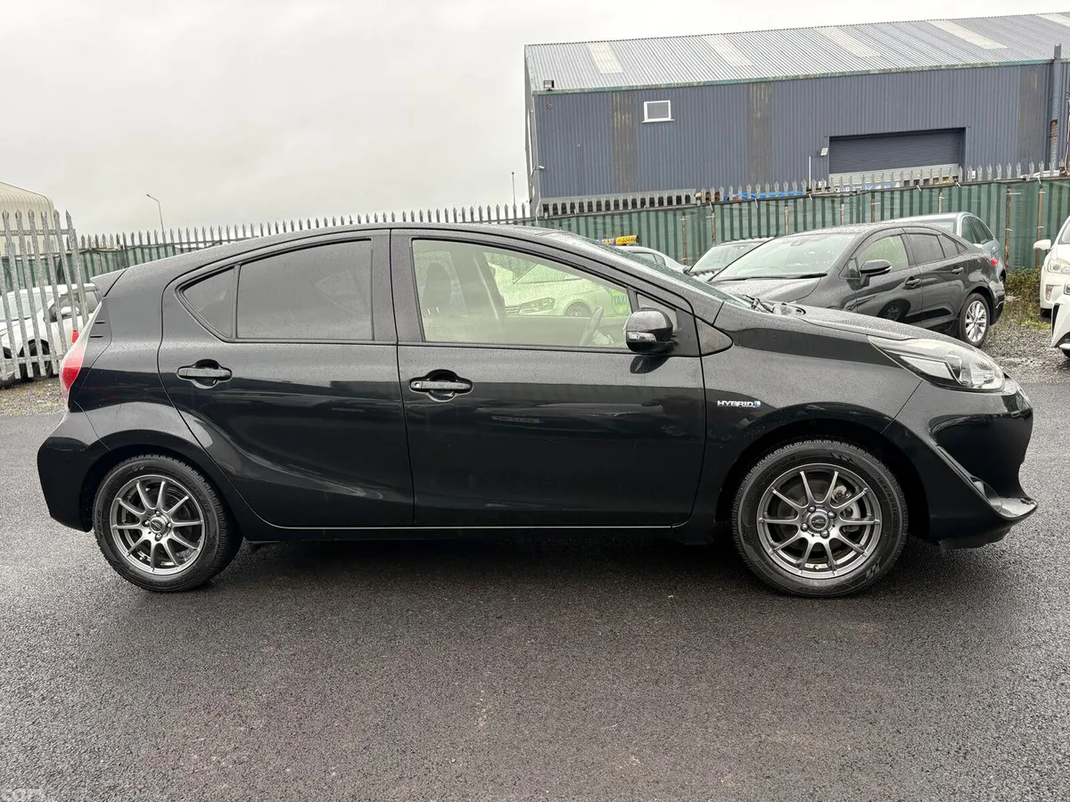 Toyota Aqua Hatchback, Petrol Hybrid, 2017, Black