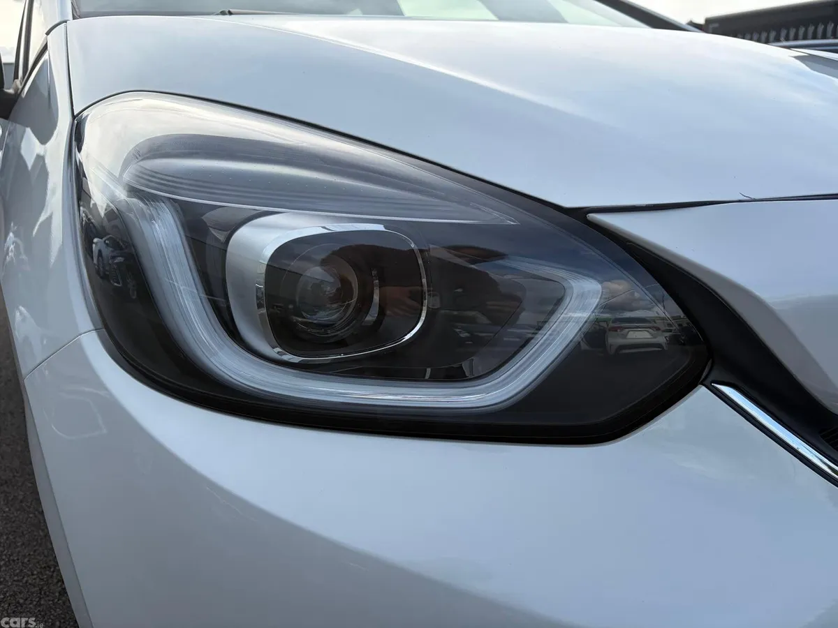 Honda Fit Hatchback, Petrol Hybrid, 2021, White