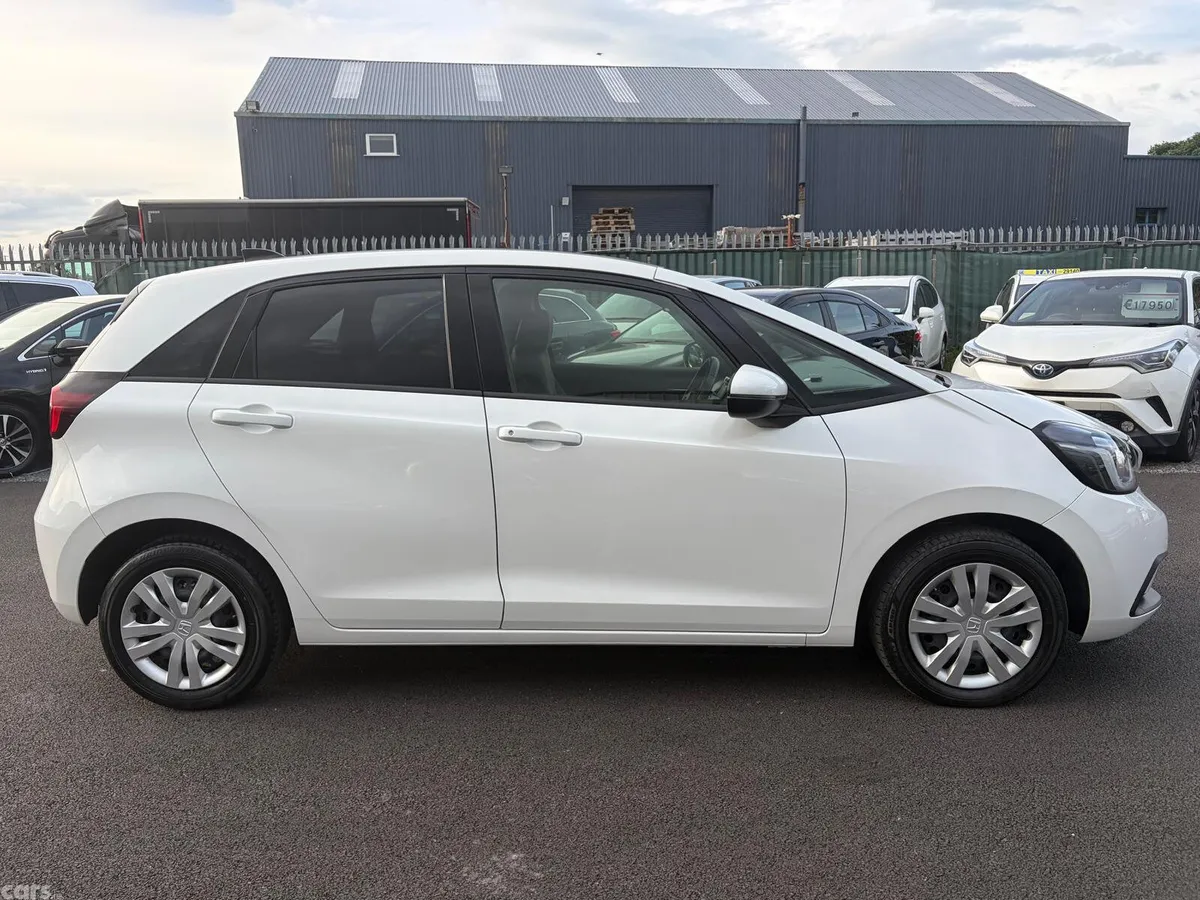 Honda Fit Hatchback, Petrol Hybrid, 2021, White
