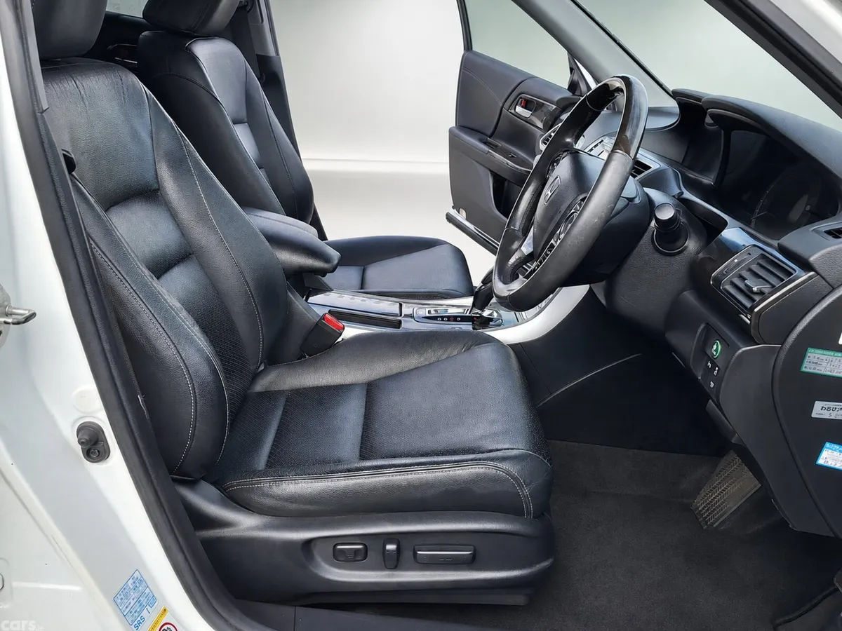 Honda Accord Saloon, Petrol Hybrid, 2015, White