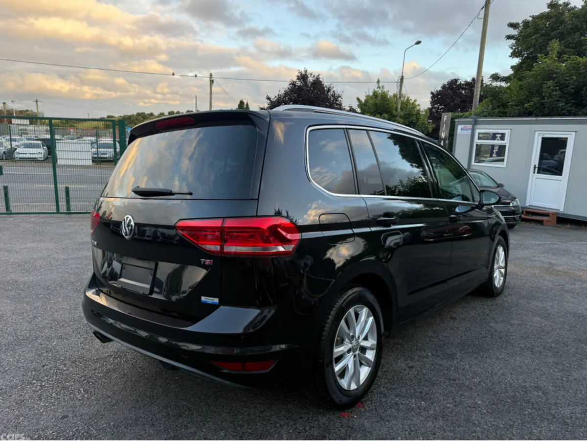 Volkswagen Touran MPV, Petrol, 2017, Black
