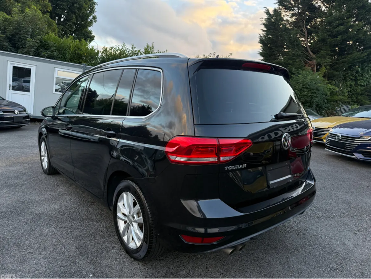 Volkswagen Touran MPV, Petrol, 2017, Black
