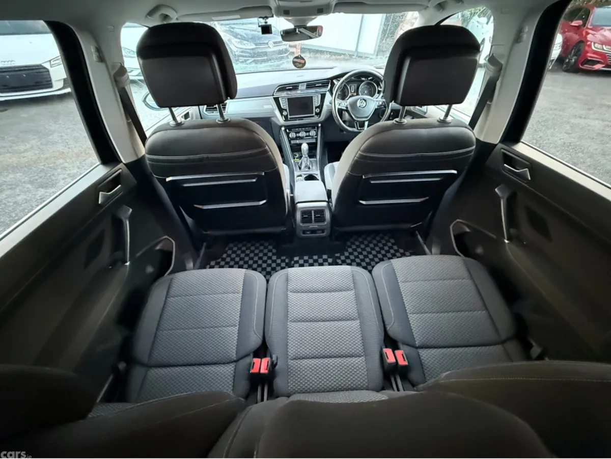 Volkswagen Touran MPV, Petrol, 2017, Black