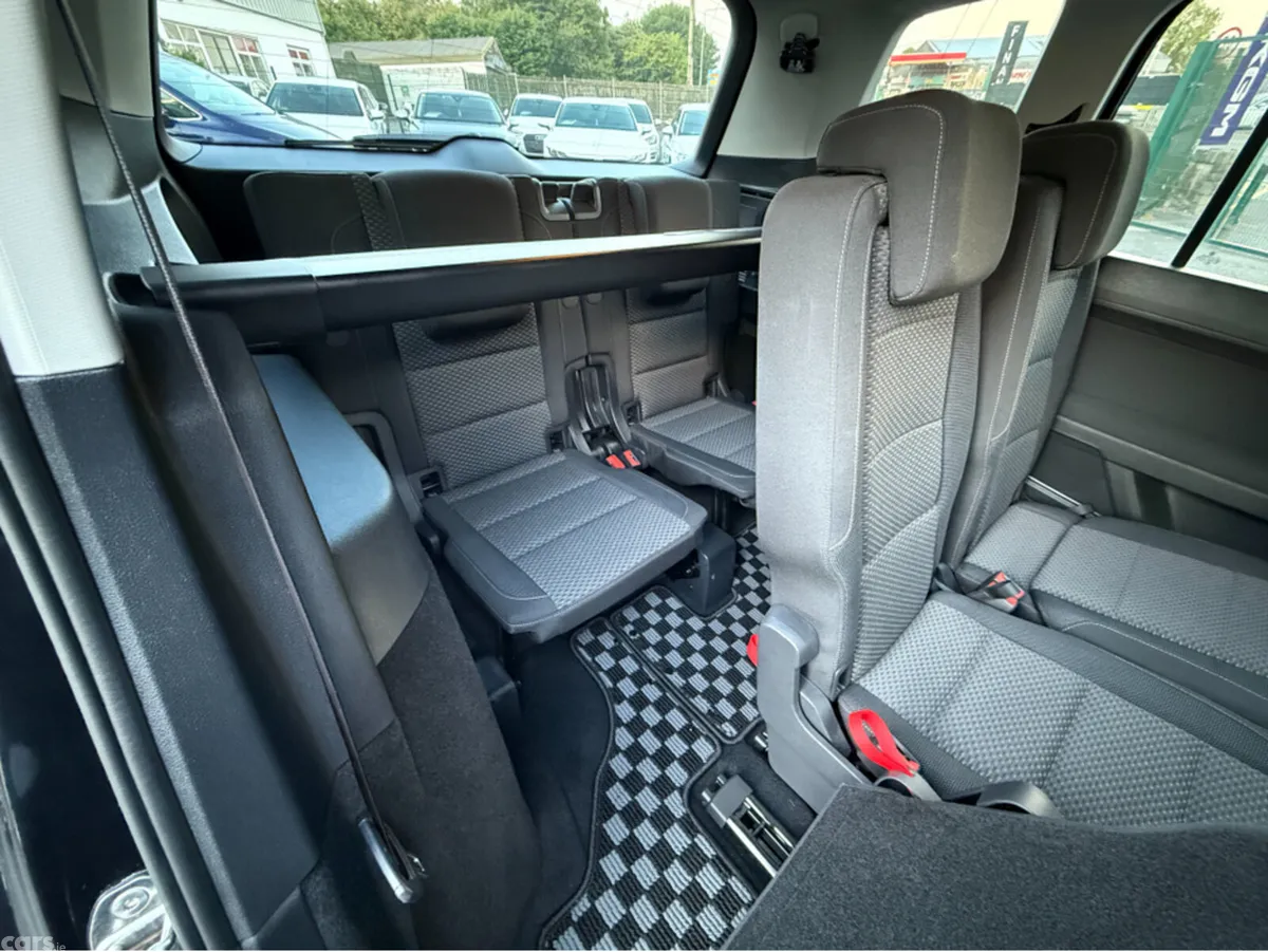 Volkswagen Touran MPV, Petrol, 2017, Black