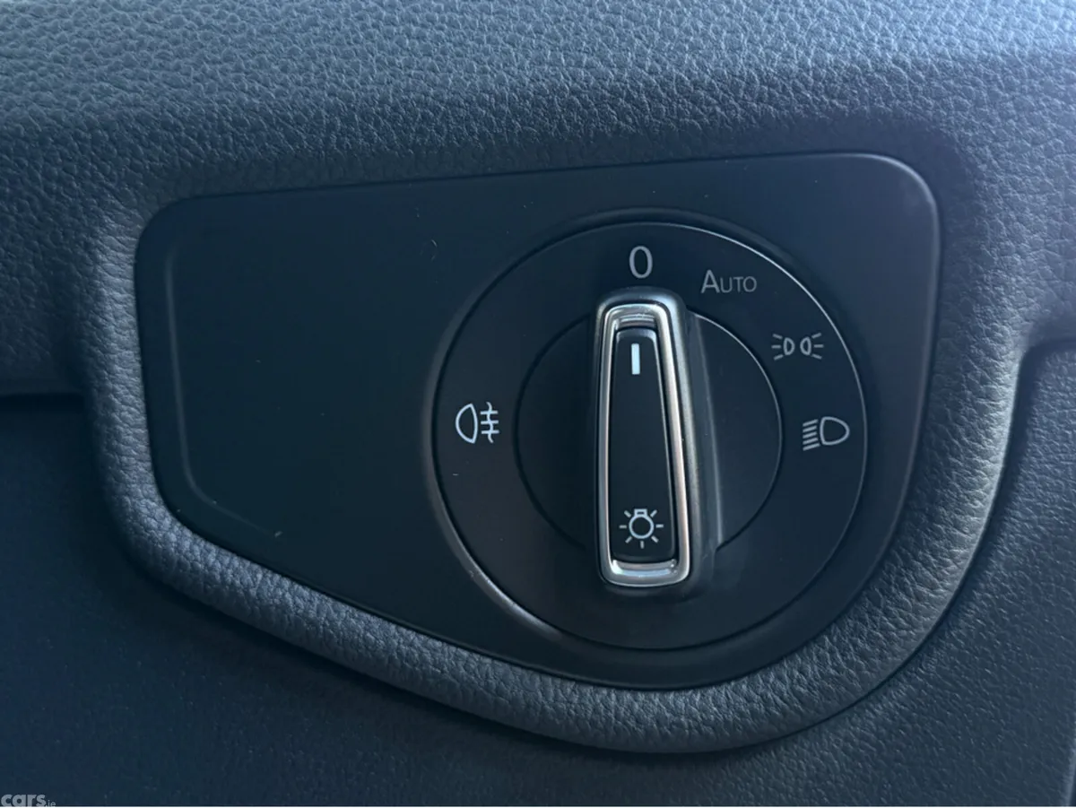 Volkswagen Touran MPV, Petrol, 2017, Black