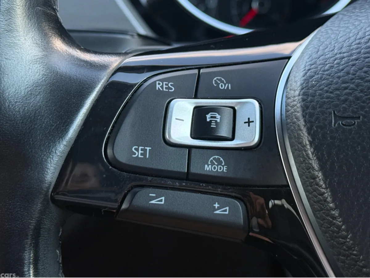 Volkswagen Touran MPV, Petrol, 2017, Black