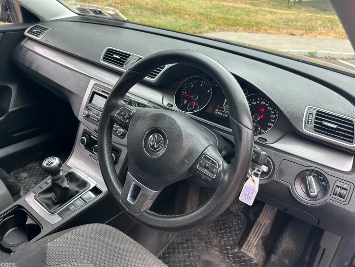 Volkswagen Passat Saloon, Diesel, 2011, Blue