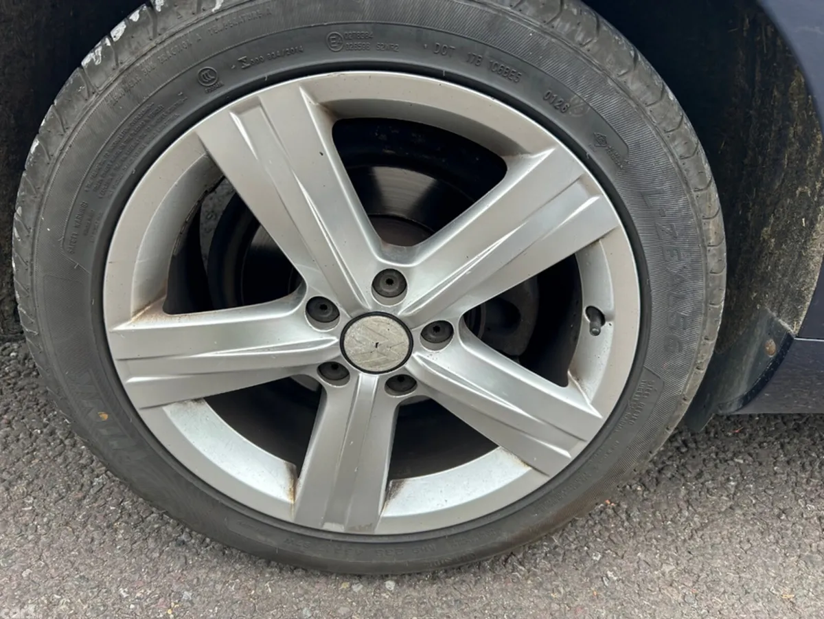 Volkswagen Passat Saloon, Diesel, 2011, Blue