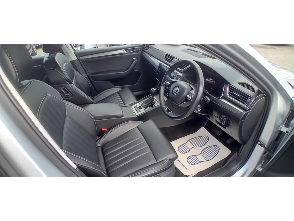 Skoda Superb Hatchback, Diesel, 2022, Grey