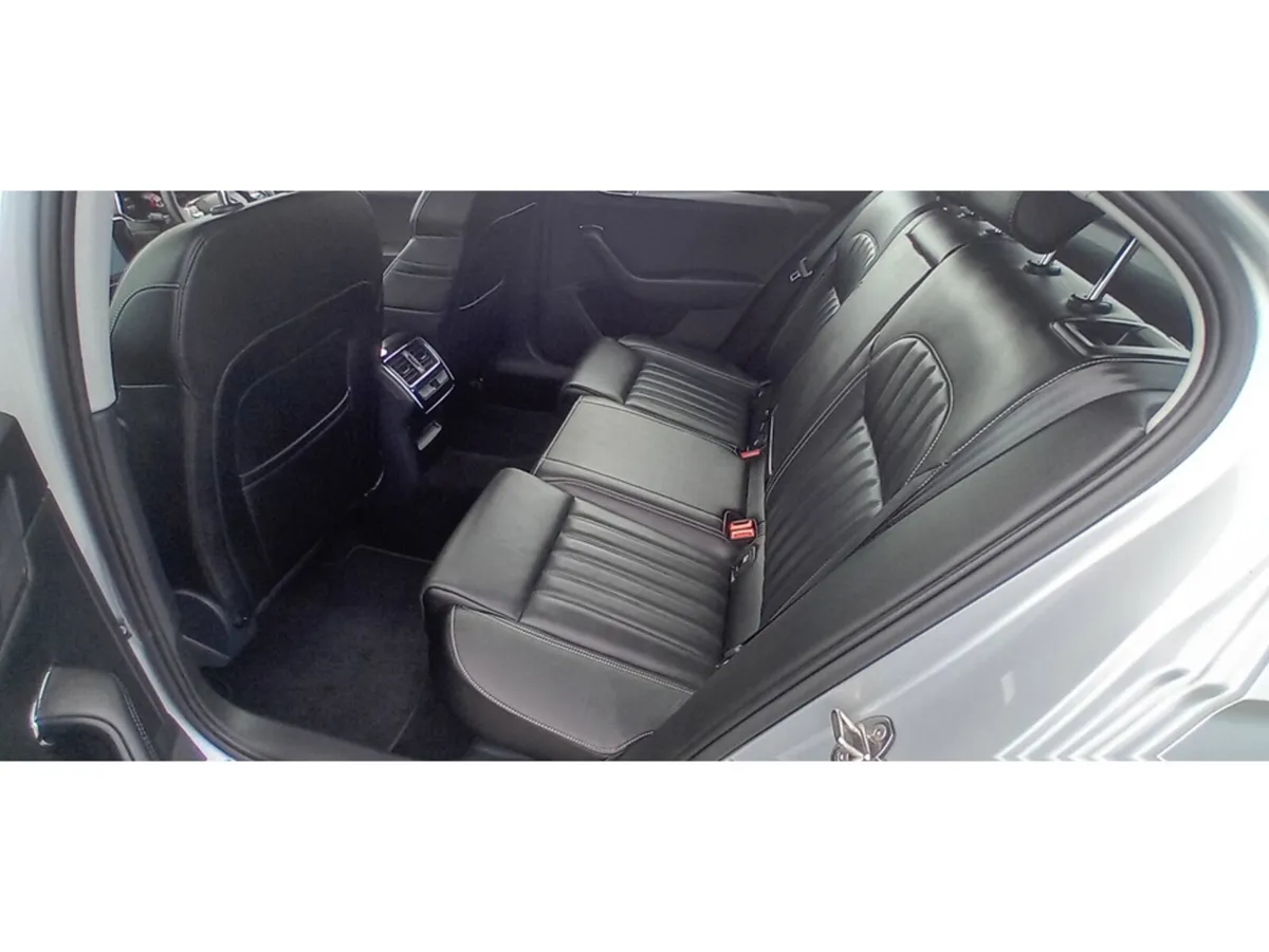 Skoda Superb Hatchback, Diesel, 2022, Grey