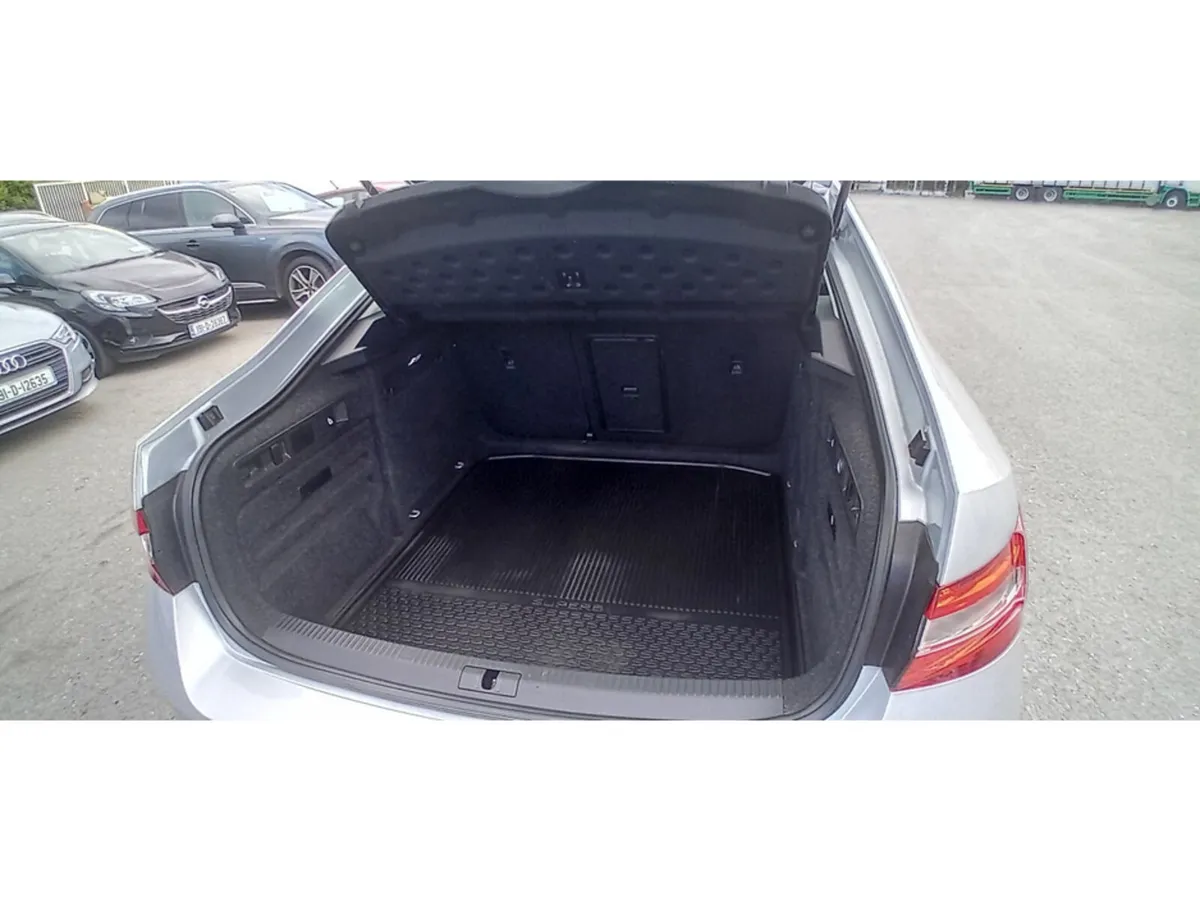 Skoda Superb Hatchback, Diesel, 2022, Grey
