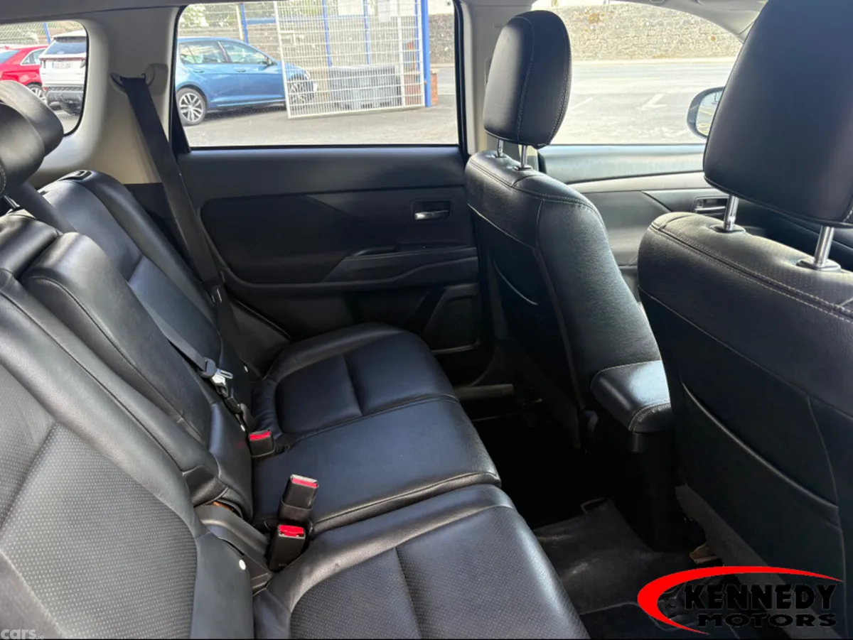 Mitsubishi Outlander Estate, Diesel, 2016, Black