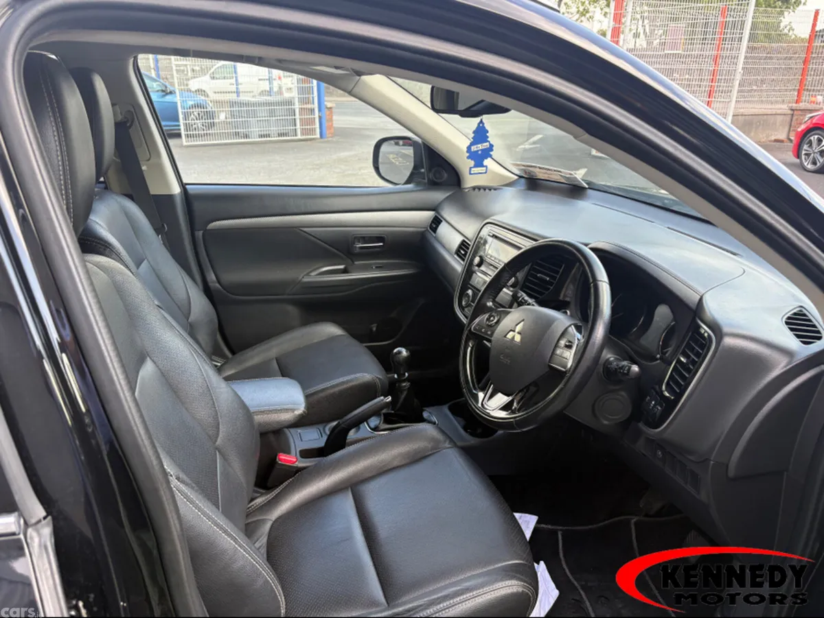Mitsubishi Outlander Estate, Diesel, 2016, Black