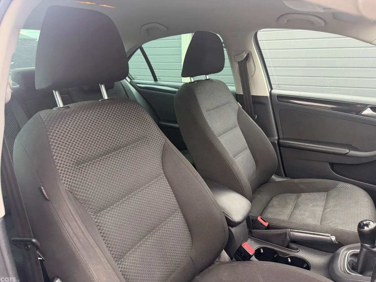 Volkswagen Jetta Saloon, Diesel, 2014, Silver