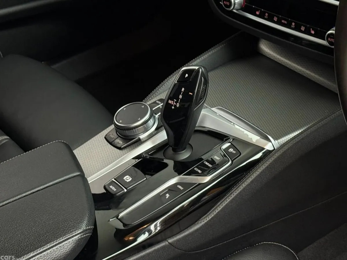 BMW 5-Series Saloon, Petrol Plug-in Hybrid, 2019, Blue