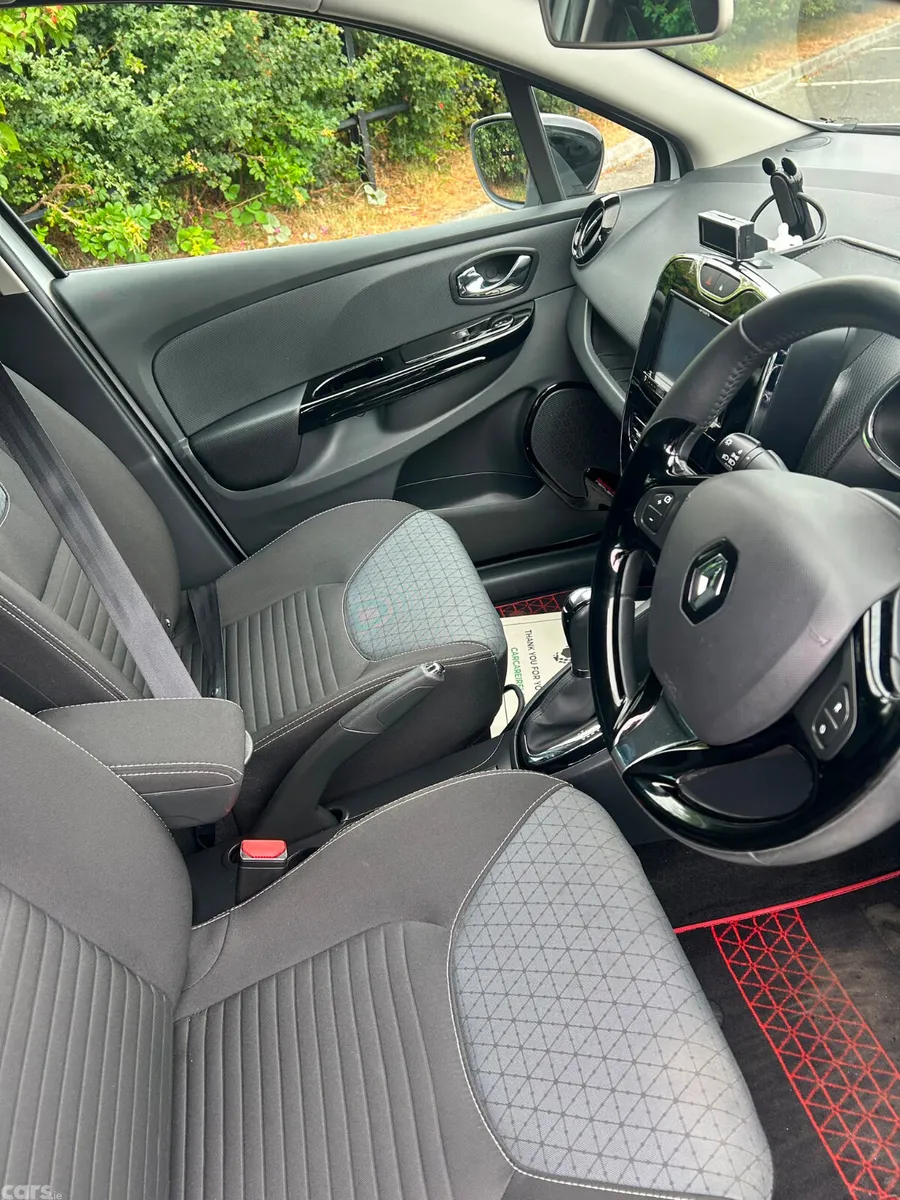 Renault Clio Hatchback, Petrol, 2015, White