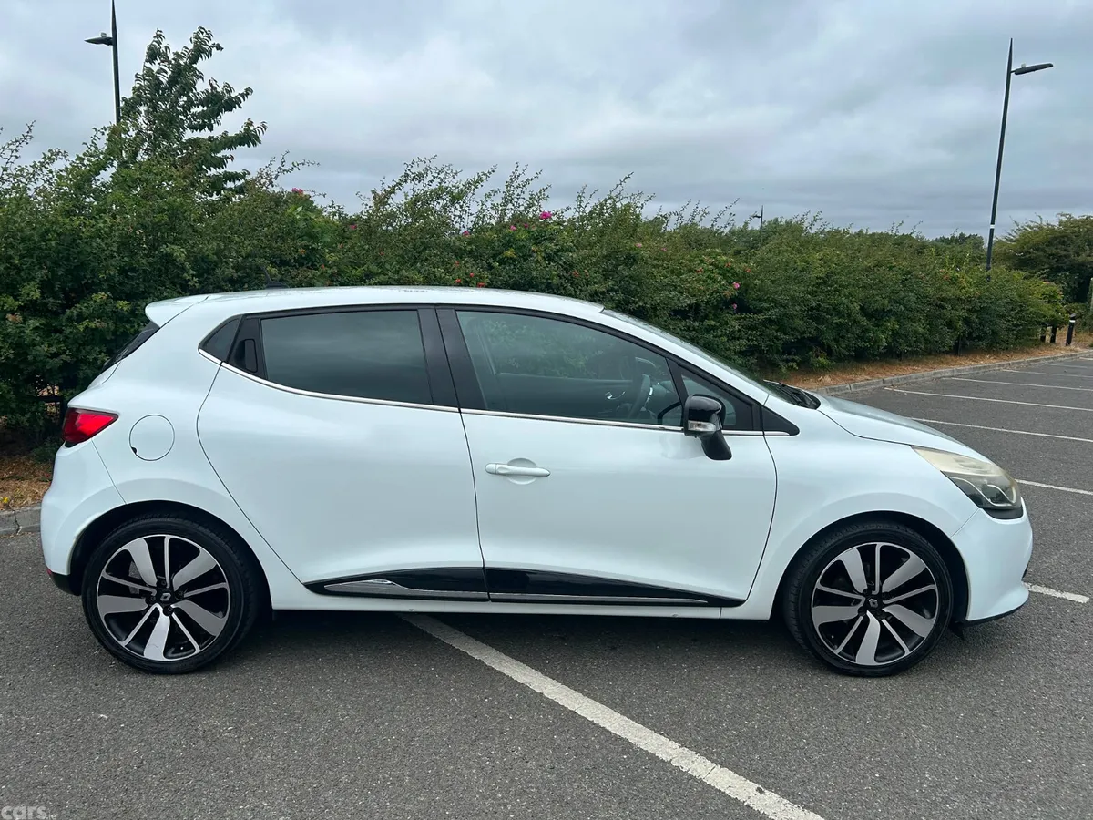 Renault Clio Hatchback, Petrol, 2015, White