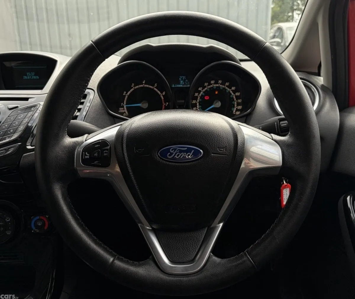 Ford Fiesta Hatchback, Petrol, 2015, Red