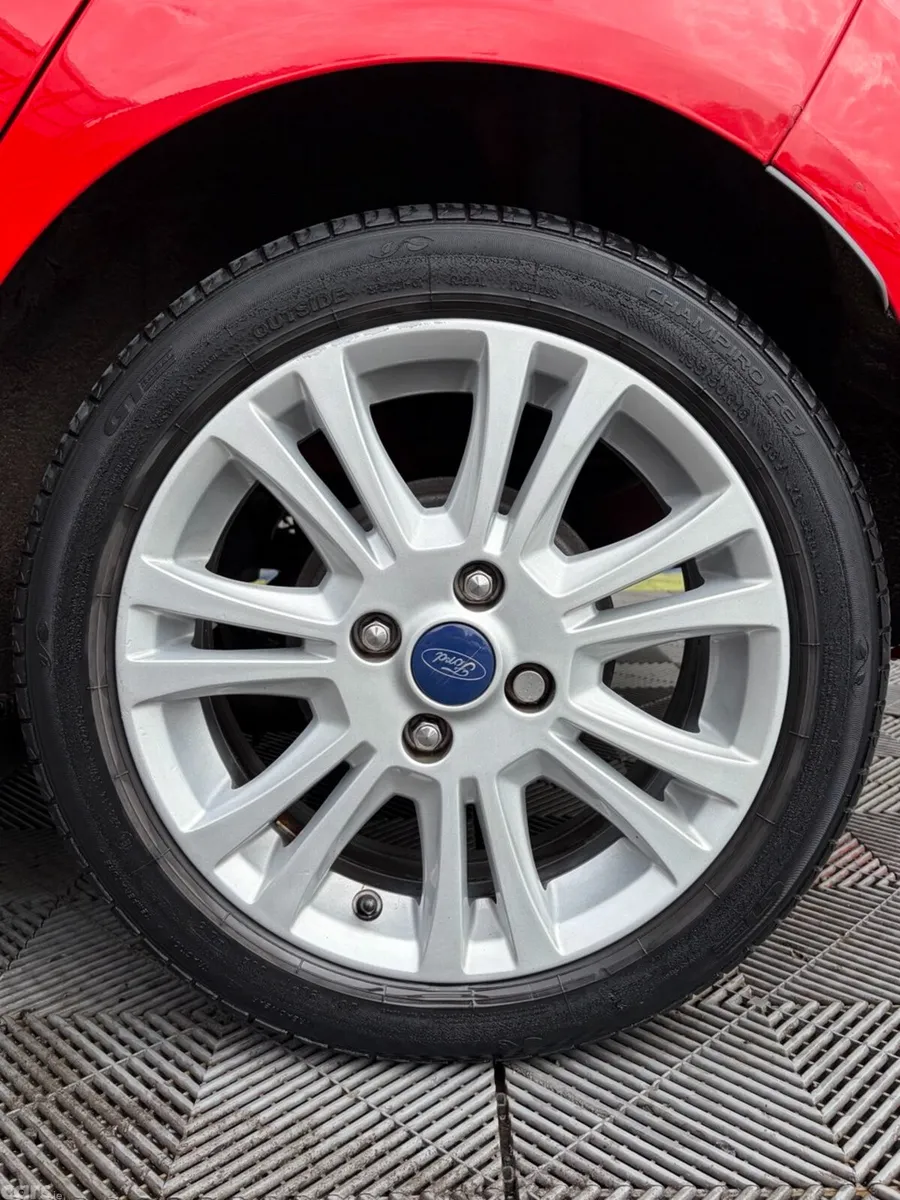 Ford Fiesta Hatchback, Petrol, 2015, Red