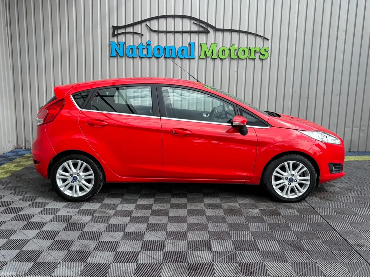 Ford Fiesta Hatchback, Petrol, 2015, Red