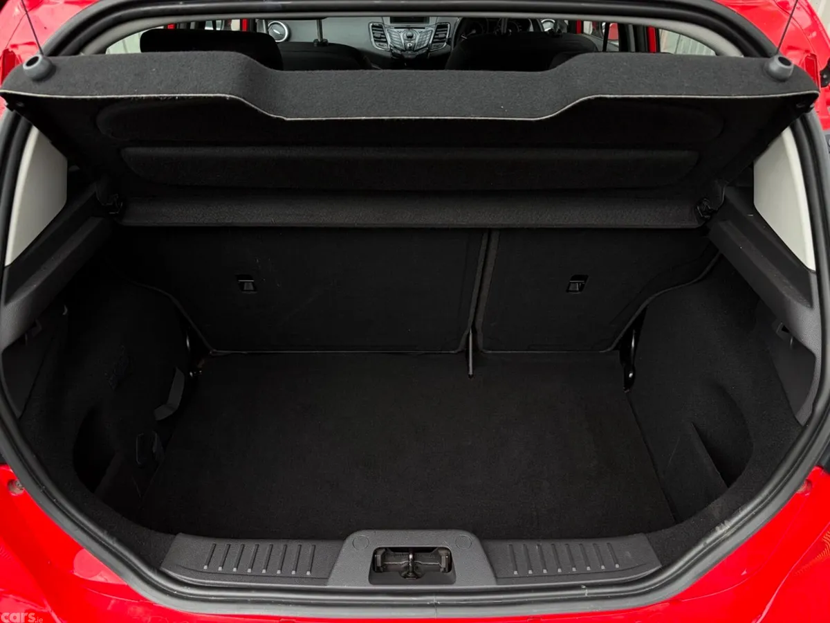 Ford Fiesta Hatchback, Petrol, 2015, Red