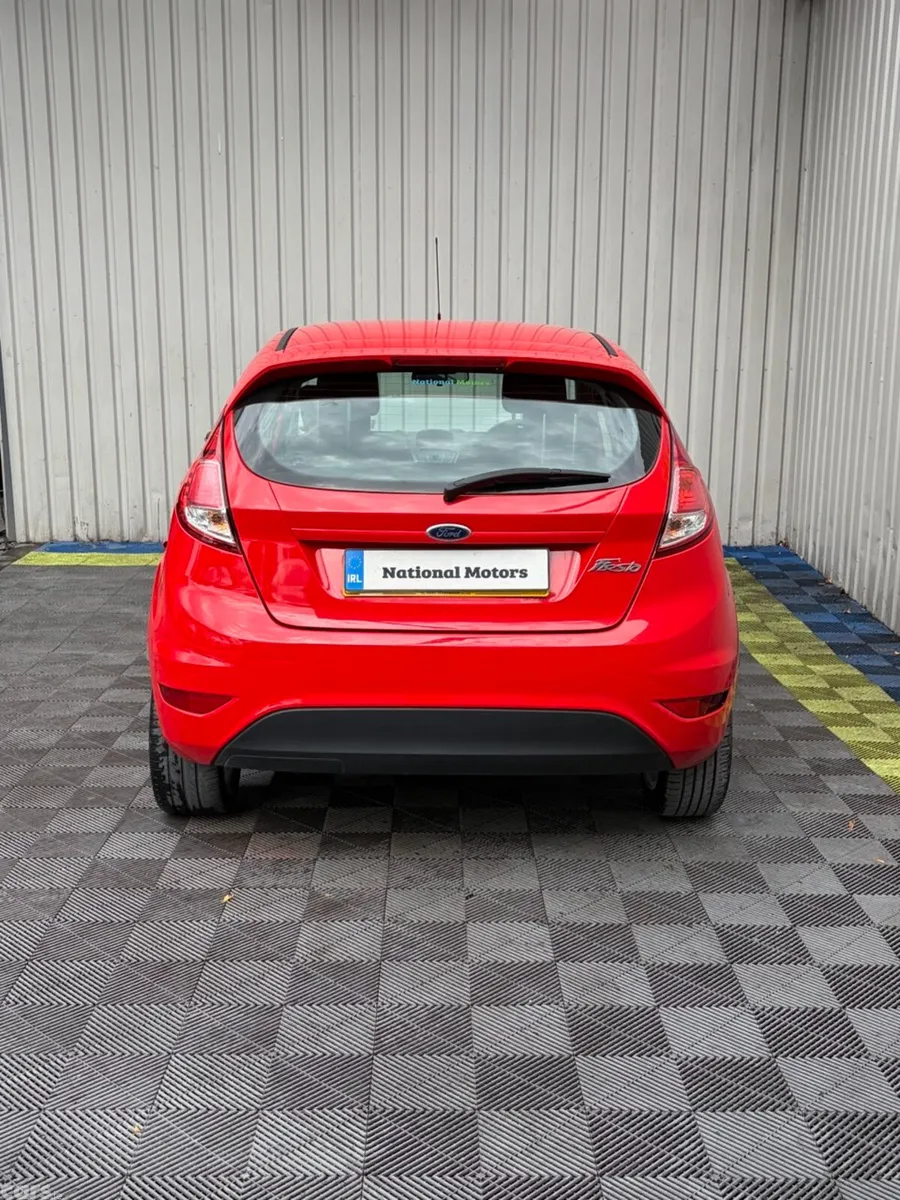 Ford Fiesta Hatchback, Petrol, 2015, Red