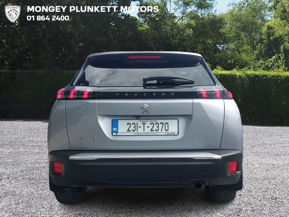 Peugeot 2008 MPV, Petrol, 2023, Grey