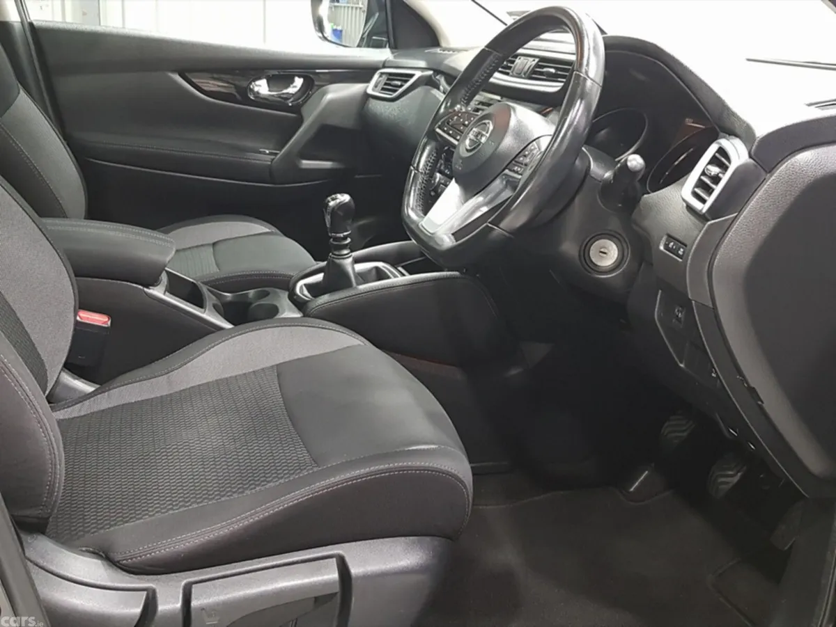 Nissan Qashqai MPV, Diesel, 2019, Black