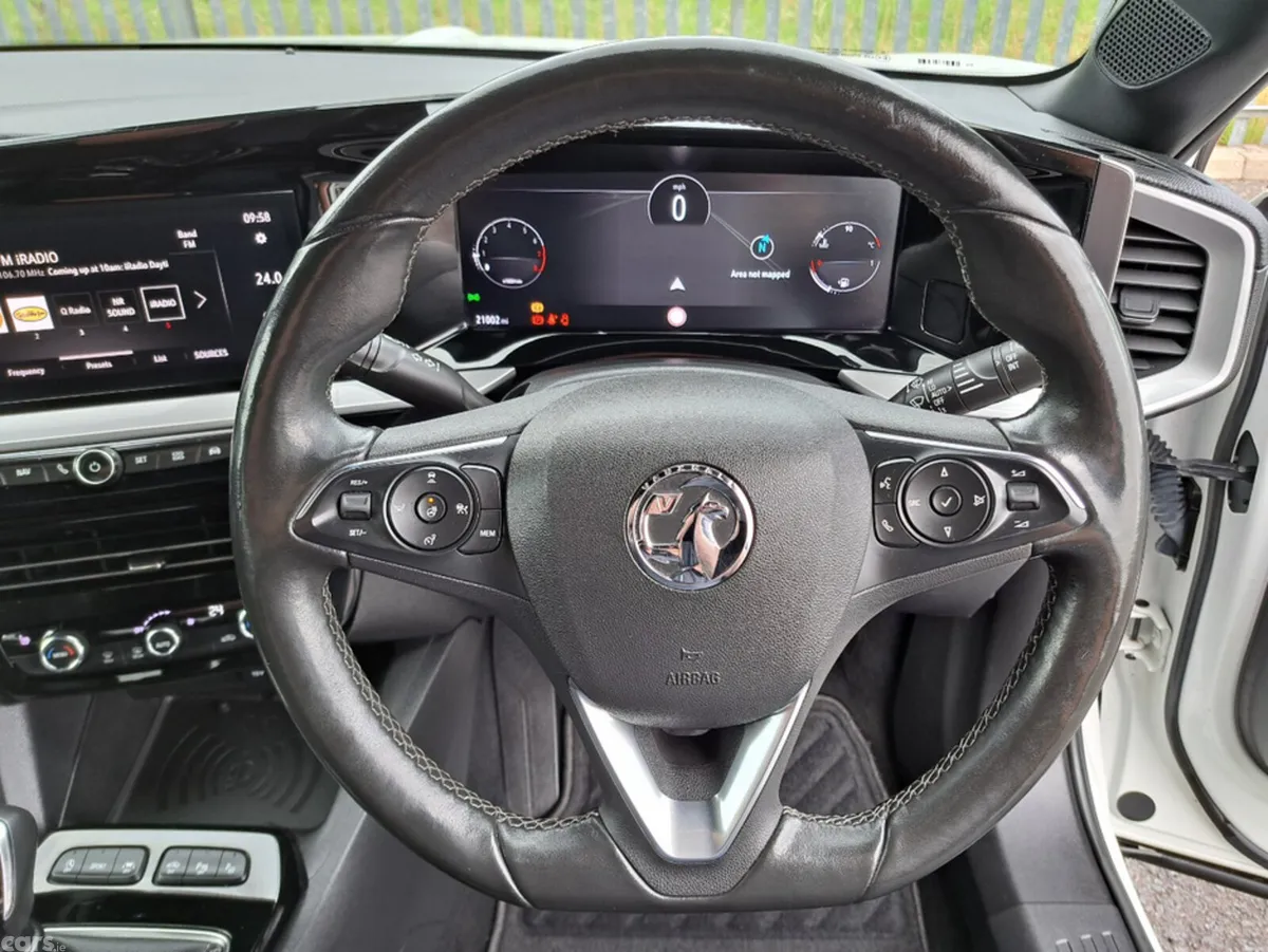 Opel Mokka Hatchback, Petrol, 2023, White