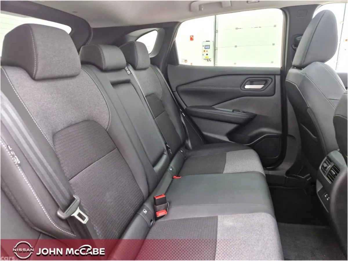Nissan Qashqai MPV, Petrol Hybrid, 2025, Red