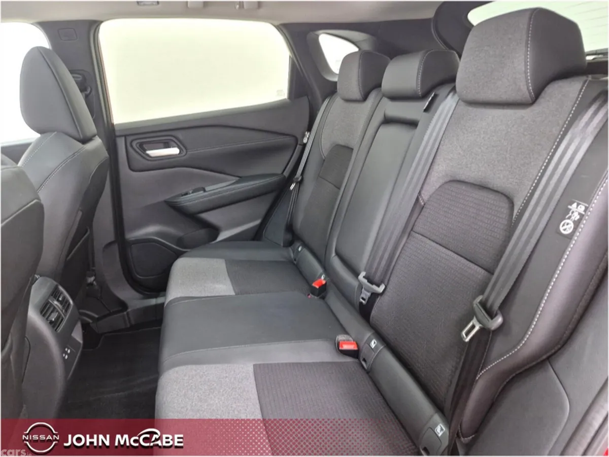 Nissan Qashqai MPV, Petrol Hybrid, 2025, Red