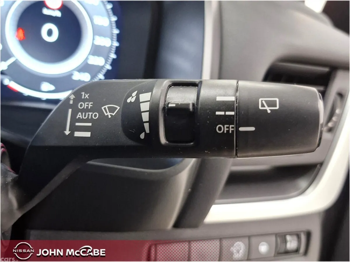 Nissan Qashqai MPV, Petrol Hybrid, 2025, Red