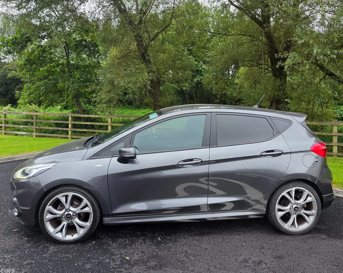 Ford Fiesta Hatchback, Petrol, 2018, Grey