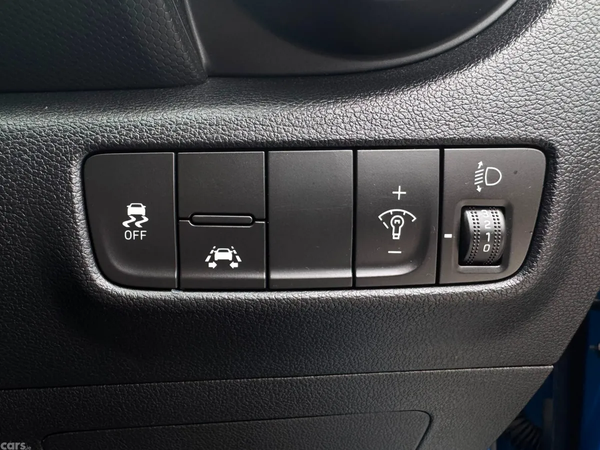 Hyundai KONA MPV, Petrol, 2018, Blue