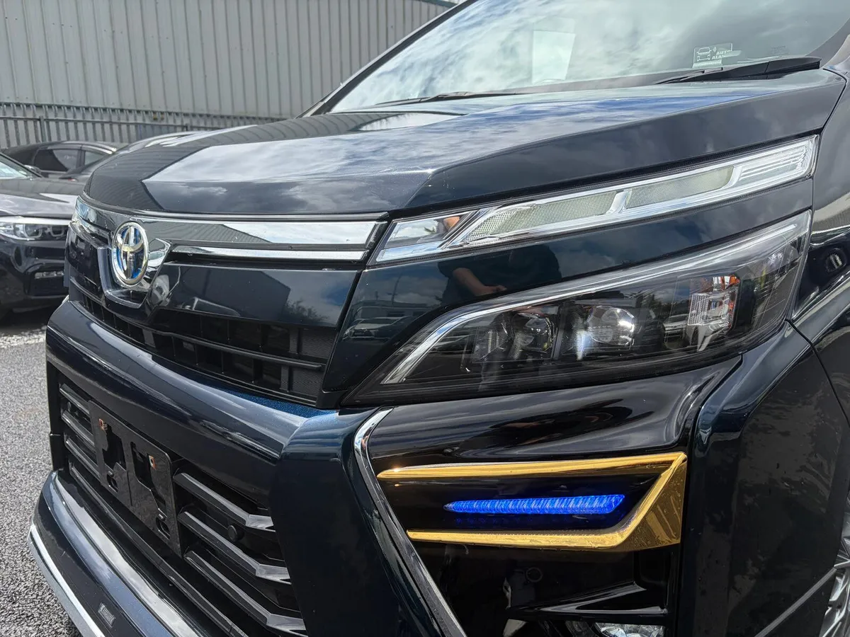 Toyota Voxy MPV, Petrol Hybrid, 2021, Blue