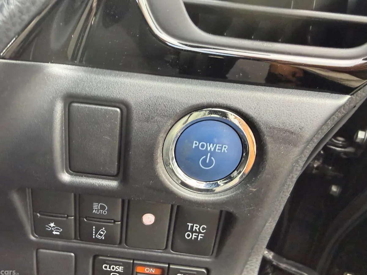 Toyota Voxy MPV, Petrol Hybrid, 2021, Blue