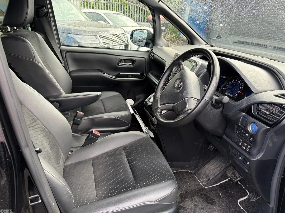 Toyota Voxy MPV, Petrol Hybrid, 2021, Blue