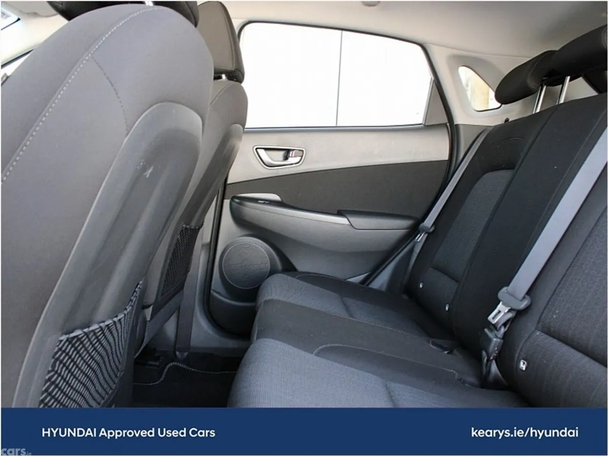 Hyundai KONA MPV, Petrol, 2023, White