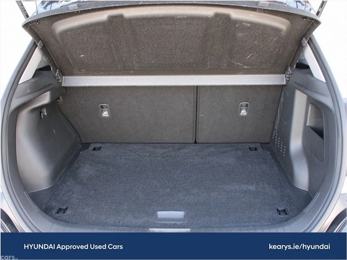 Hyundai KONA MPV, Petrol, 2023, White