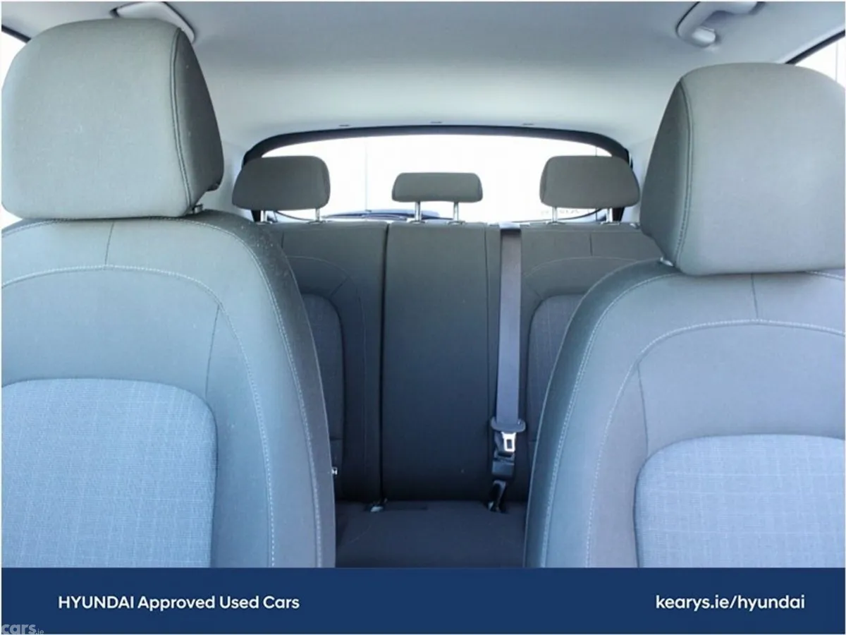 Hyundai KONA MPV, Petrol, 2023, White