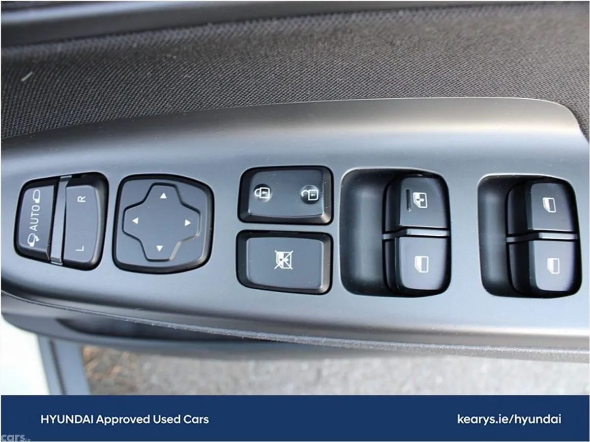 Hyundai KONA MPV, Petrol, 2023, White