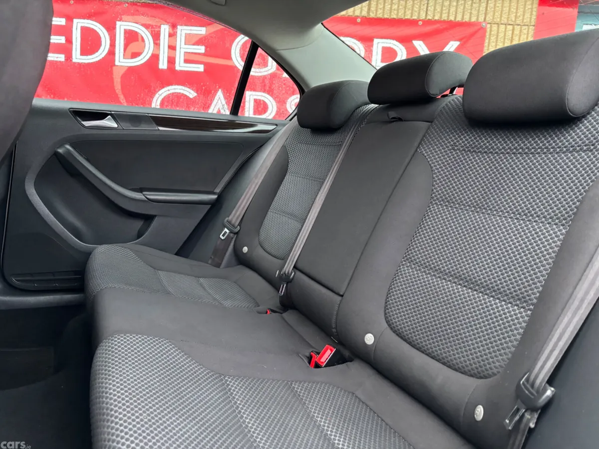Volkswagen Jetta Saloon, Diesel, 2016, Silver