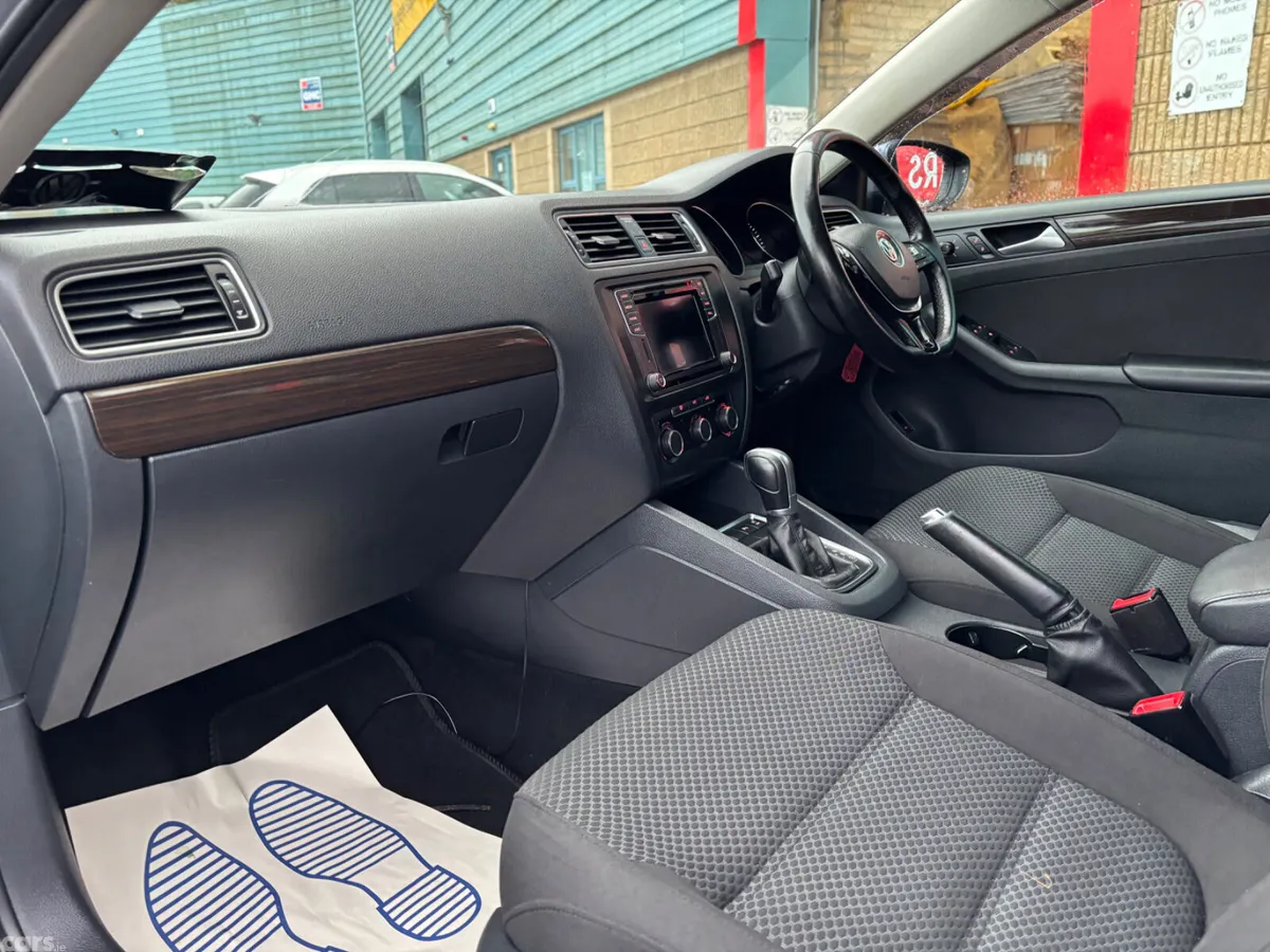Volkswagen Jetta Saloon, Diesel, 2016, Silver
