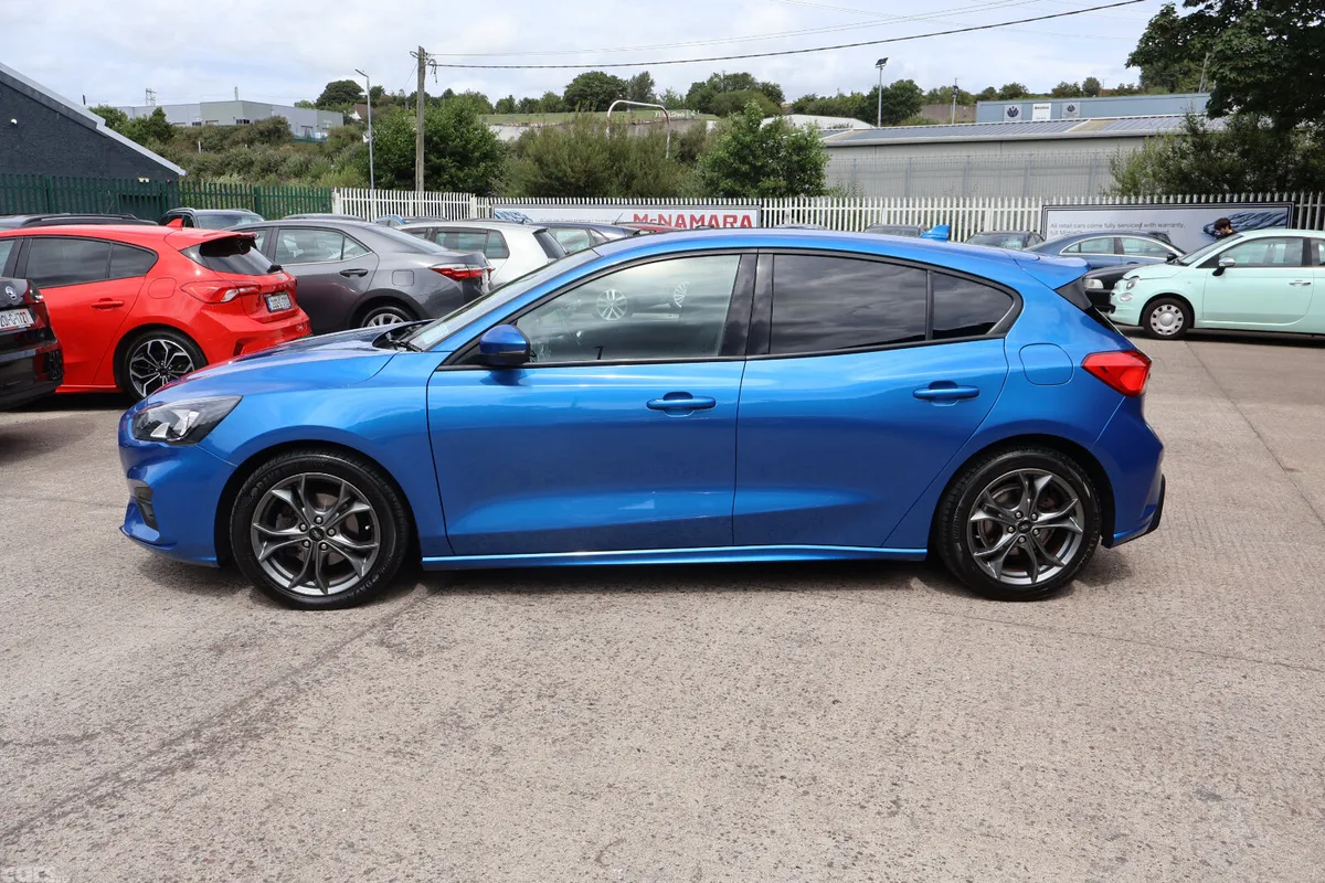Ford Focus Hatchback, Diesel, 2020, Blue