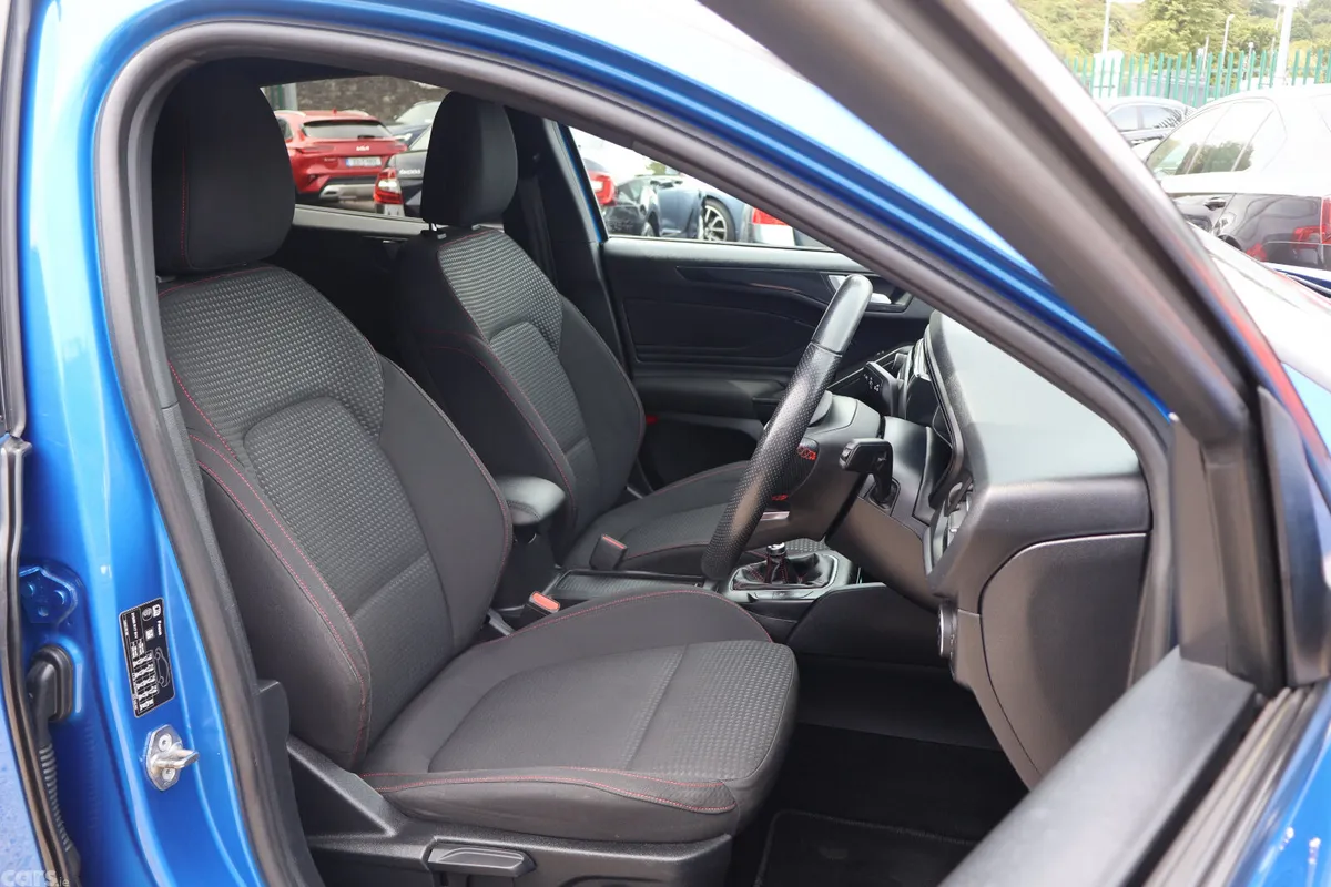 Ford Focus Hatchback, Diesel, 2020, Blue