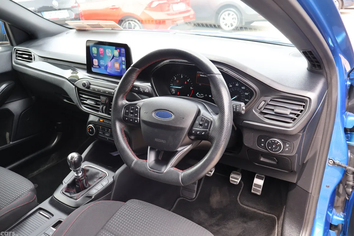 Ford Focus Hatchback, Diesel, 2020, Blue