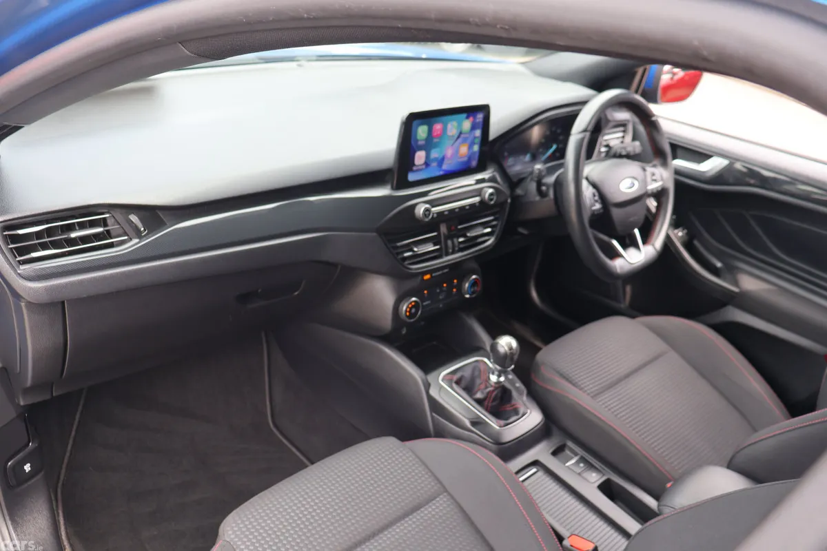 Ford Focus Hatchback, Diesel, 2020, Blue