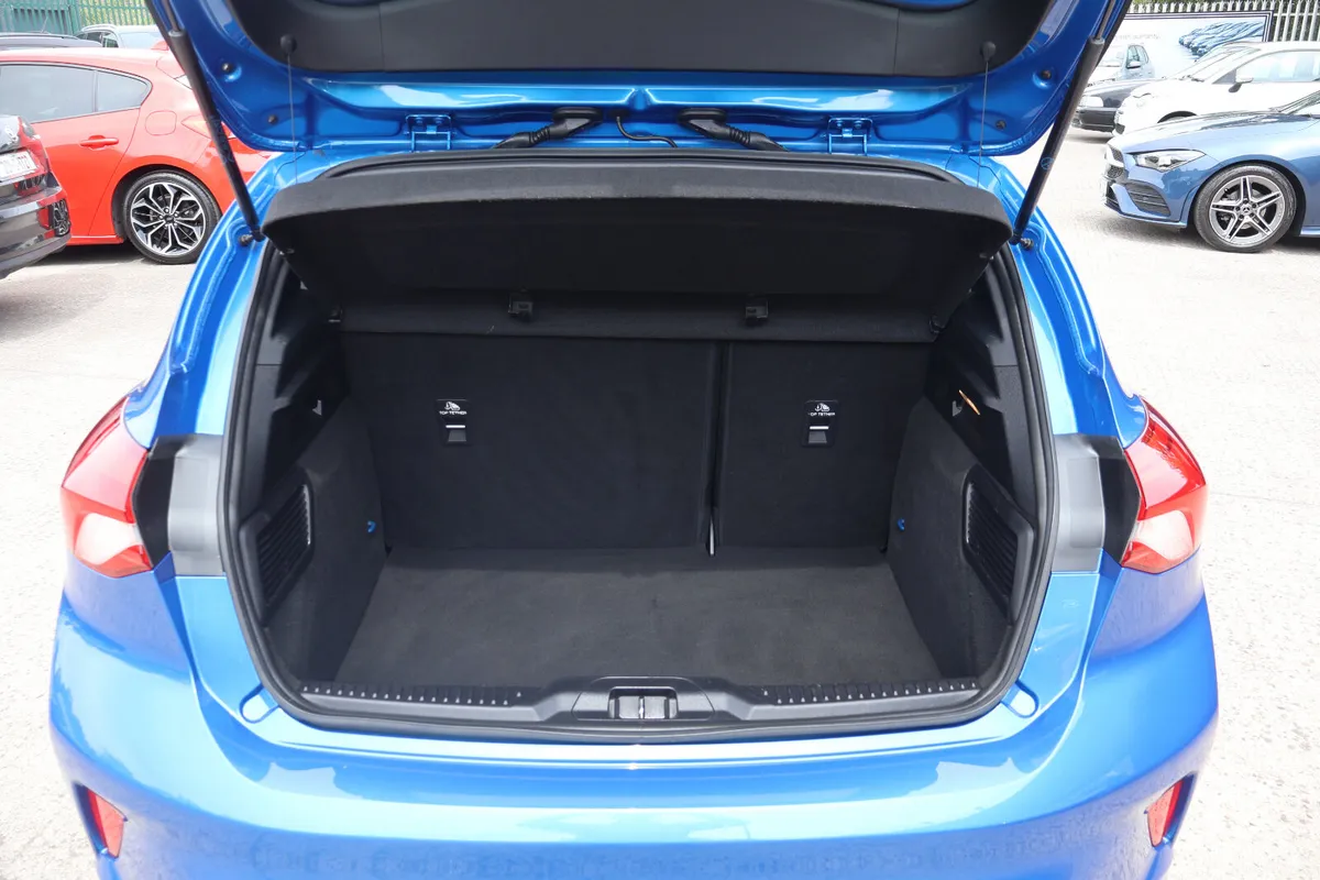 Ford Focus Hatchback, Diesel, 2020, Blue